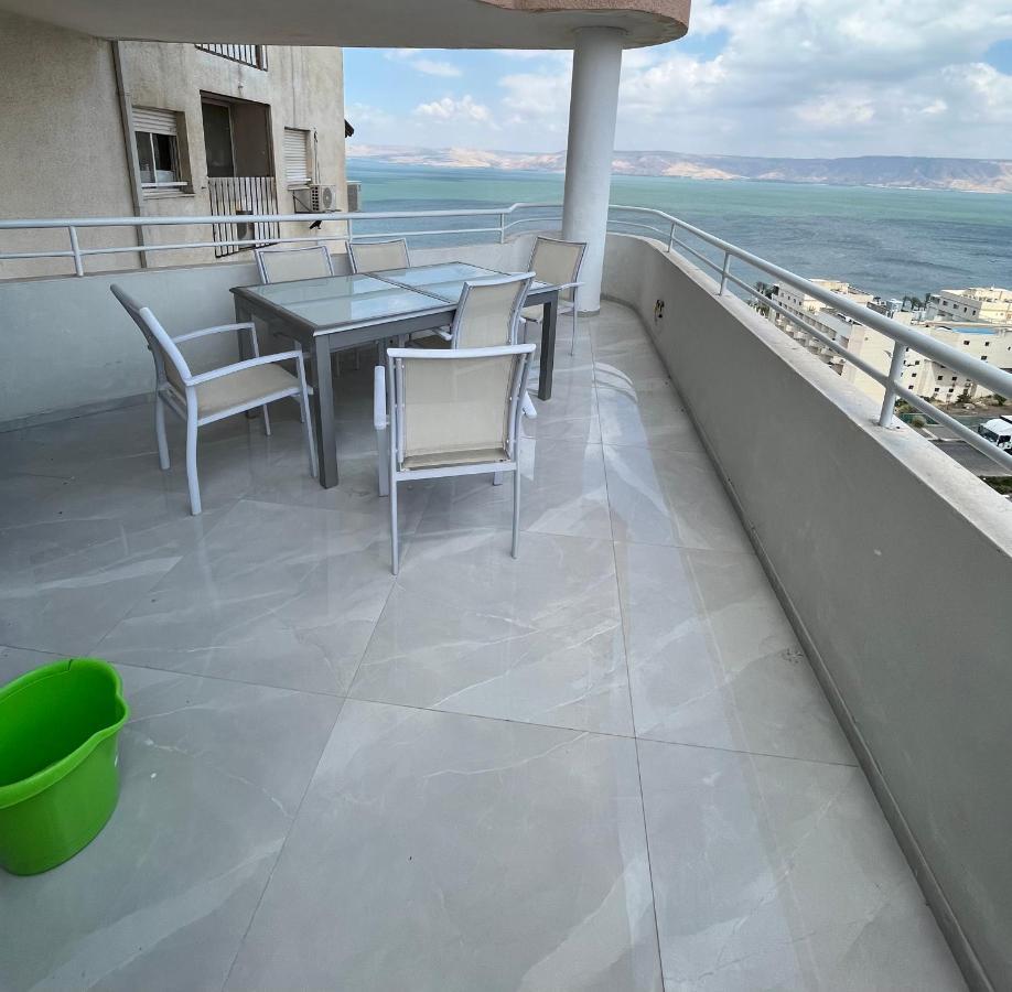 דירת נופש טבריה Apartment Екстериор снимка